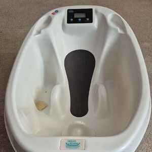 Baby Bath Tub with Digital Scale - White